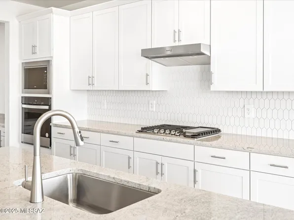 1550 E Cattle Graze Loop, Sahuarita, AZ 85629