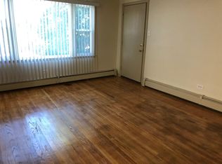 27 King Arthur Ct APT 20, Northlake, IL 60164