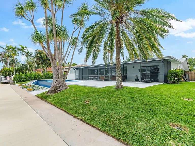 273 Tropic Dr — Photo 9