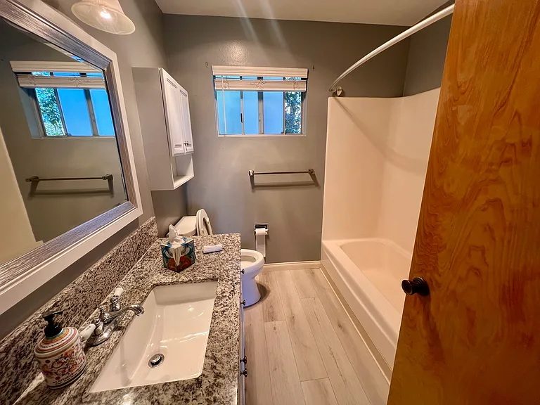 715 Colina Ln #B — Photo 8
