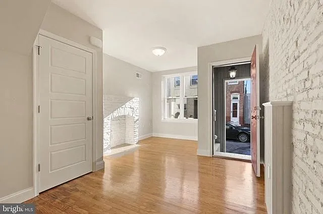 2 bed, 975 sqft, $1,600 — Photo 1