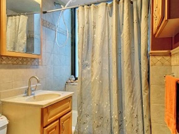 4th image of 305 E 45th St #15V