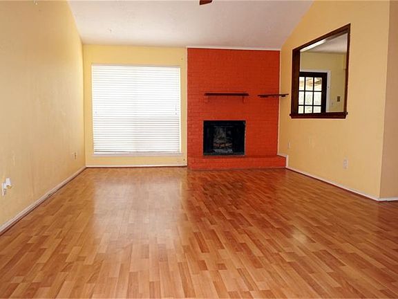 Nice comfortable living area with fireplace