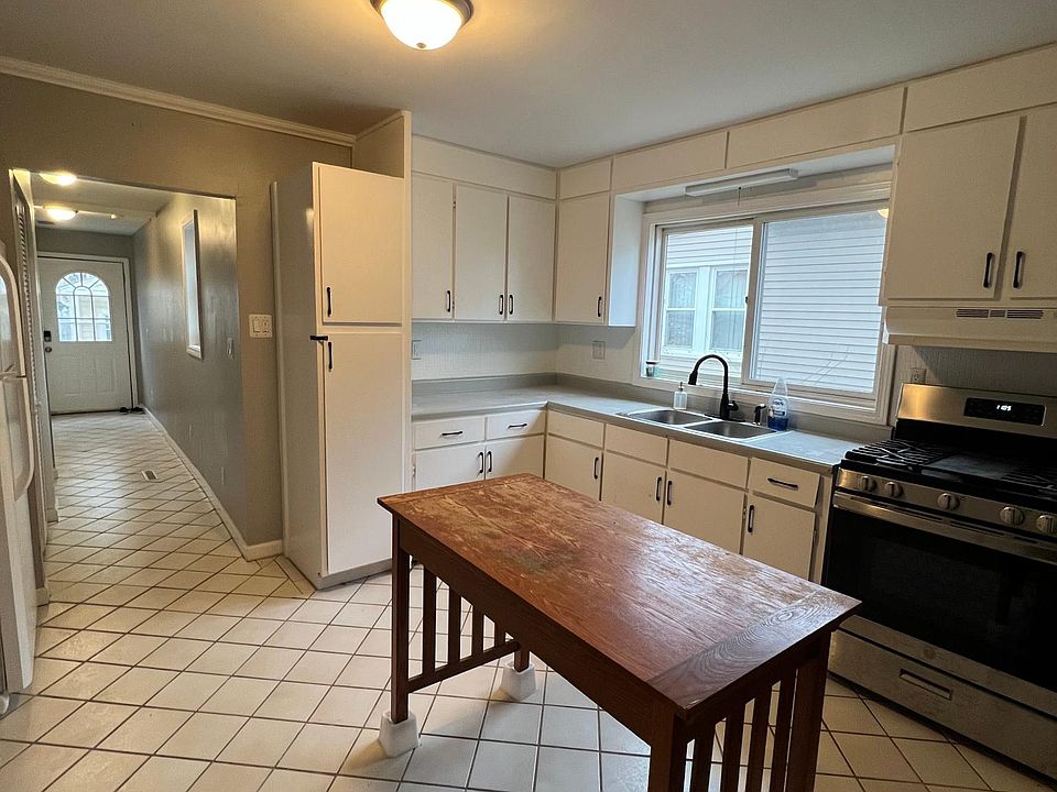 Large eat-in kitchen