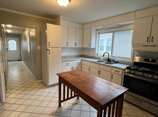 23070 Cayuga Ave, Hazel Park, MI 48030