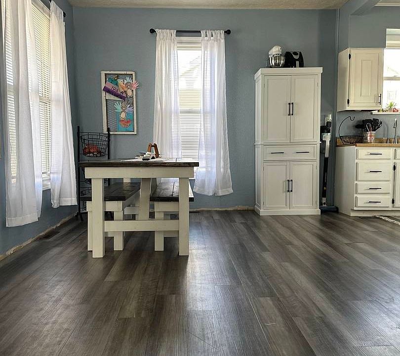 212 W Chicago St, Minier, IL 61759 Zillow