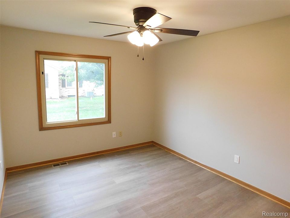 15914 New Bedford Dr #361, photo 23