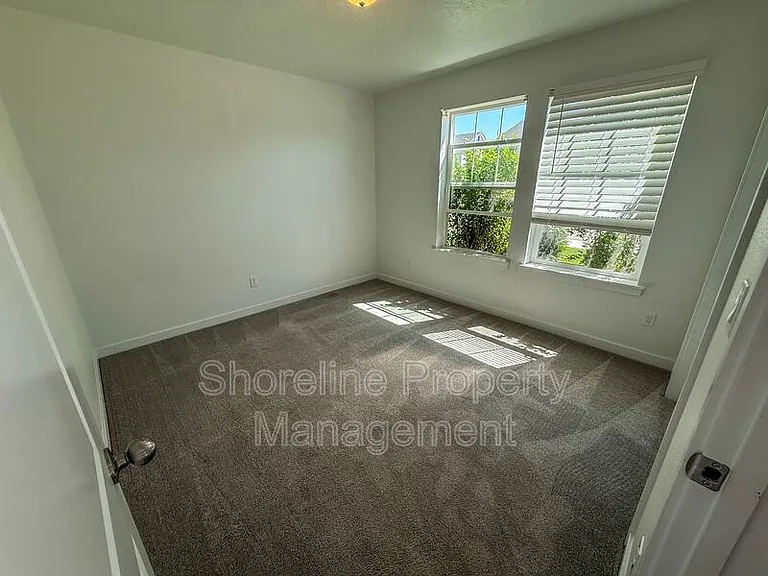 19304 Geneva Way — Photo 24