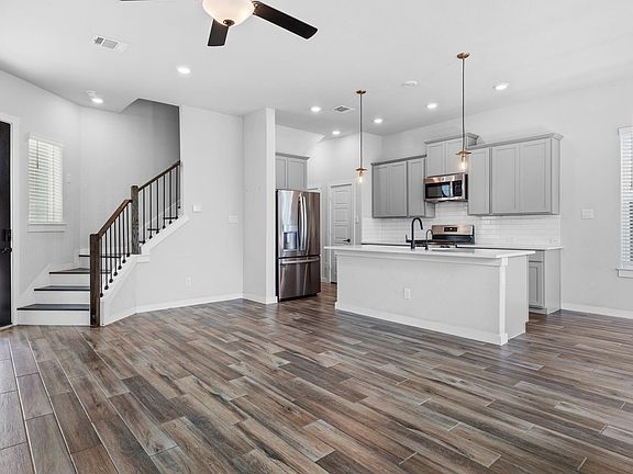 4th image of 5843 Whitby Rd #17
