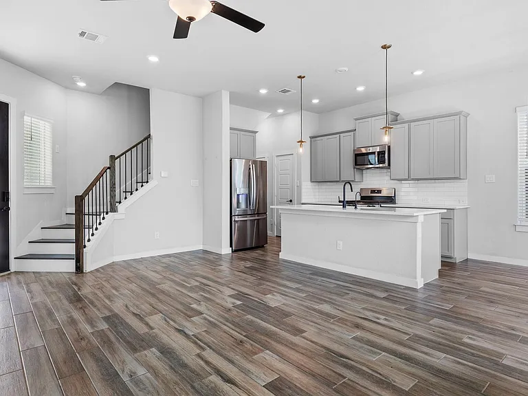 5843 Whitby Rd #17 — Photo 4