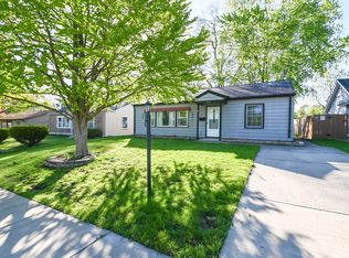 127 S Hawthorne Blvd, Mundelein, IL 60060