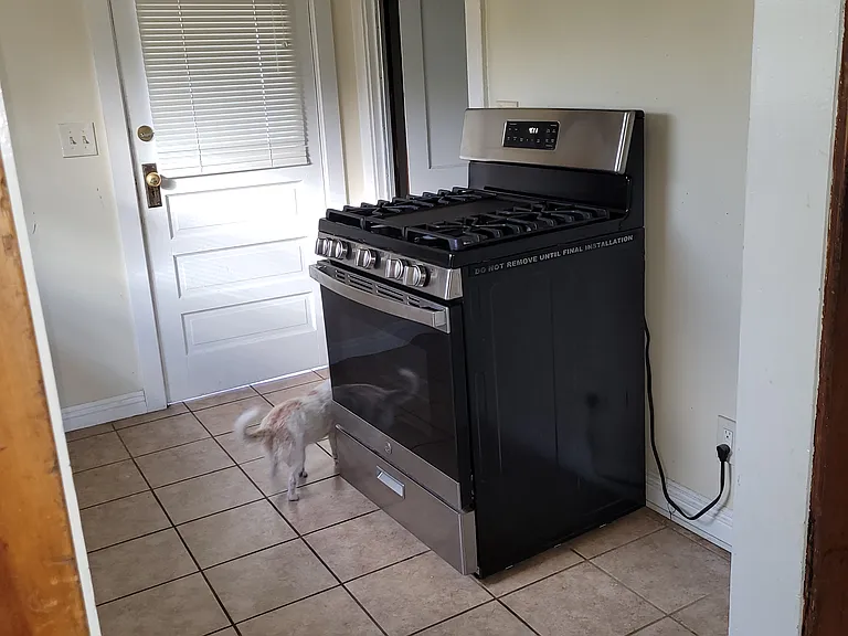152 Vine St — Photo 3