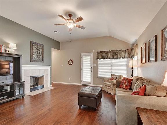 4th image of 4017 Rocky Shore Ln