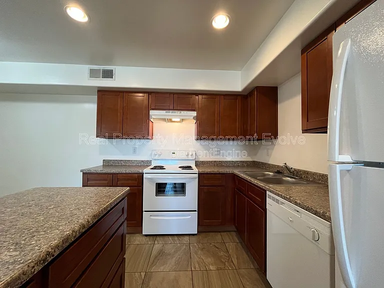 10402 N 9th Ave #1 — Photo 10
