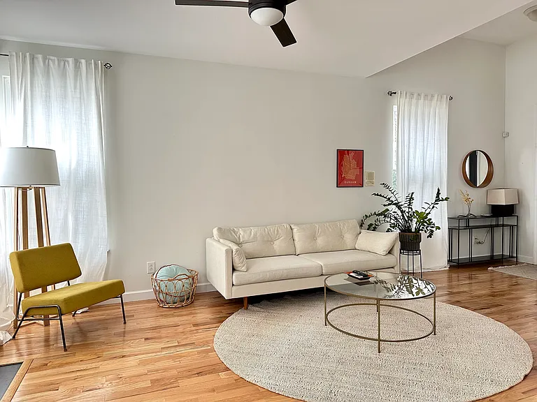 1820 Pear Tree Ln — Photo 2