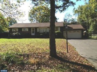 5 Apache Dr, Pennington, NJ 08534