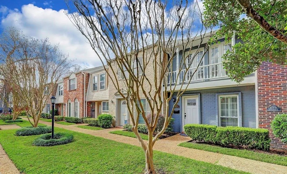 2 bed, 1.5 bath, 1020 sqft, $1,800 — Photo 2