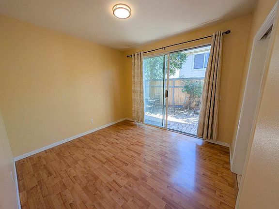 5th image of 6021 Hawkcreek Pl