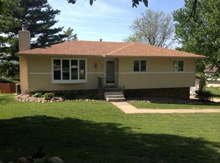 221 Ridgewood Dr, Council Bluffs, IA 51503
