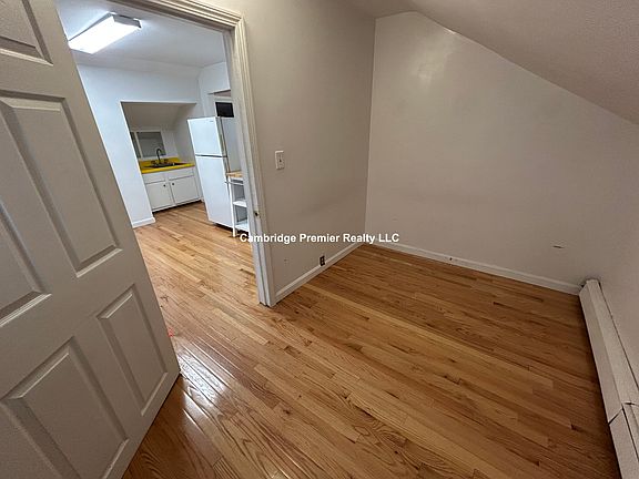 3rd image of 398 Norfolk St #2