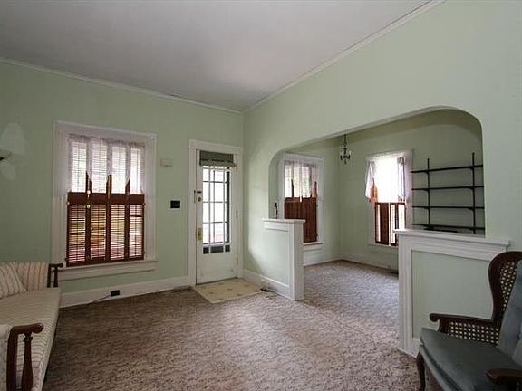 3rd image of 523 W Dow St