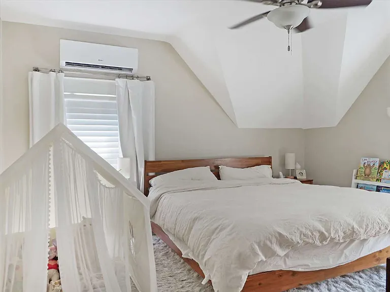 4025 Bryant Ave S — Photo 11