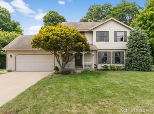 8763 Shadowbrook Dr, Jenison, MI 49428