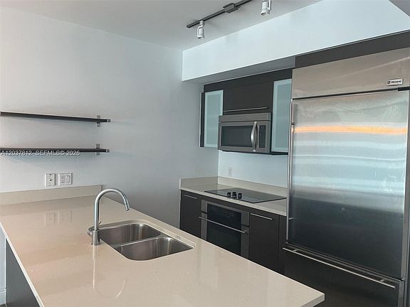 3rd image of 500 Brickell Ave APT 1906