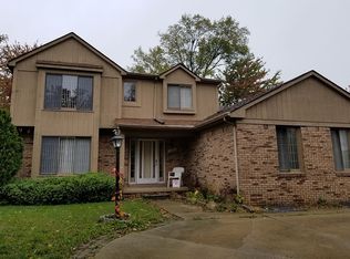 1653 Langford Dr, Troy, MI 48083