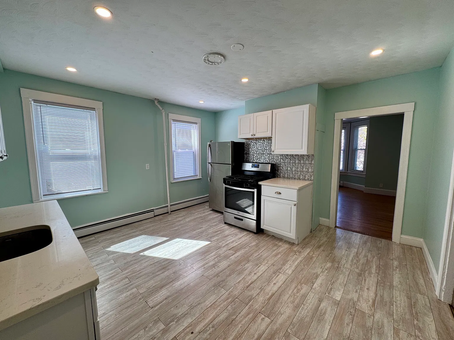2 bed, 884 sqft, $1,700 — Photo 3