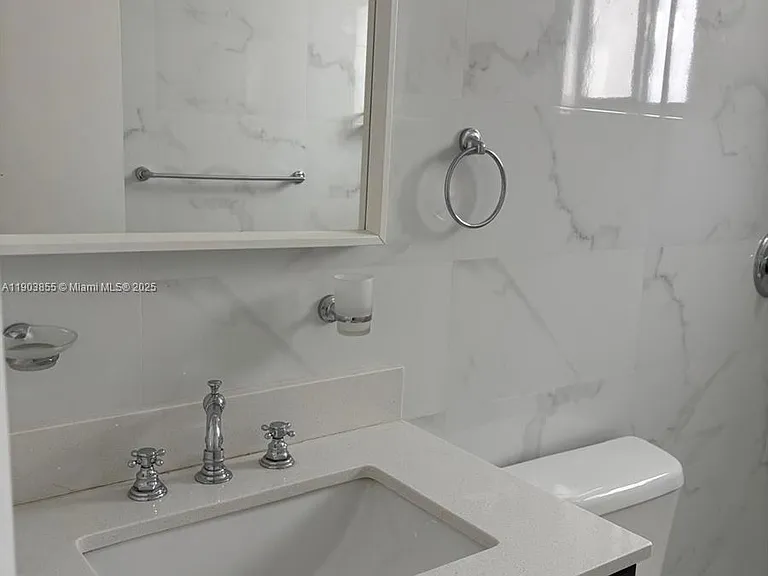 423 E 27th St #101 — Photo 1
