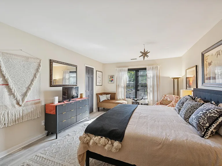 50 Hubbard Ln #5 — Photo 8