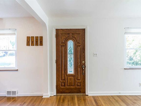 4th image of 6632 Grant Ave
