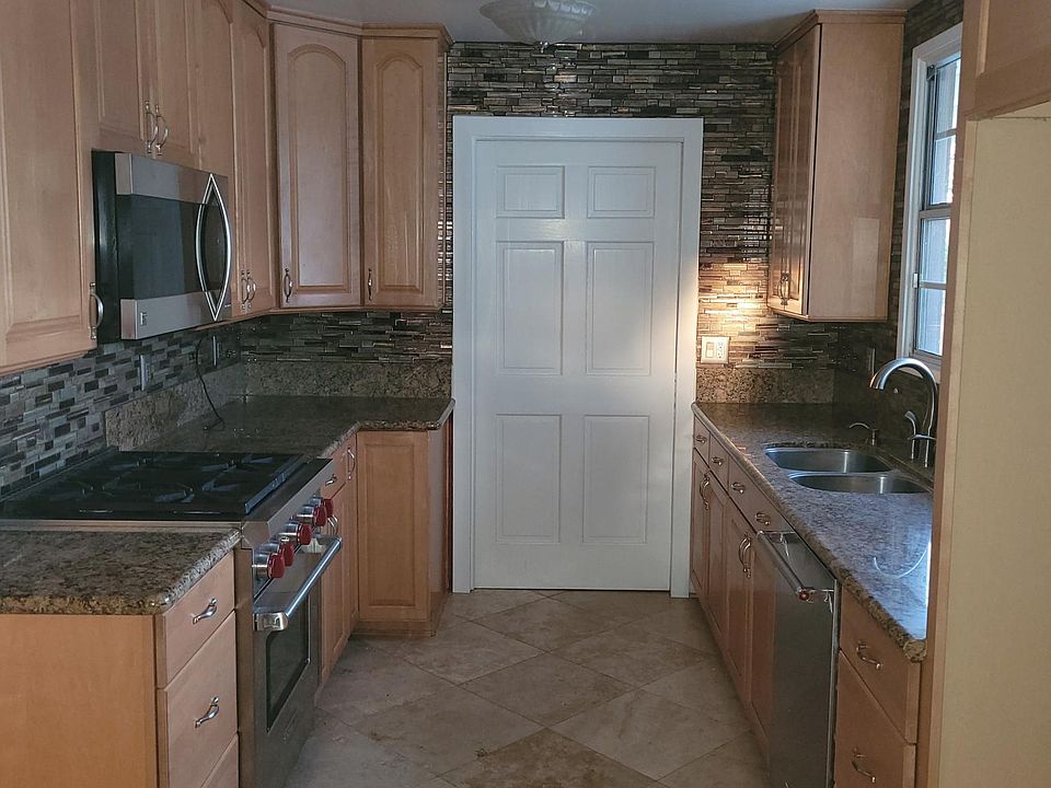 2nd image of 11036 Genesta Ave