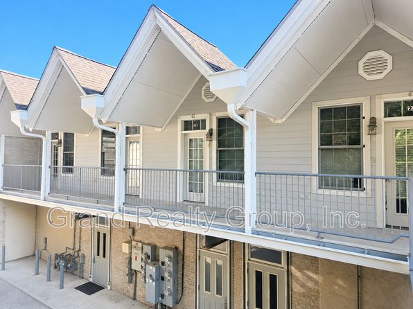 42 E Grand Ave APT 2-C