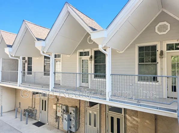 42 E Grand Ave APT 2-C, Fox Lake, IL 60020