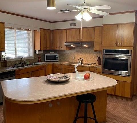 3rd image of 109 Oak Dr