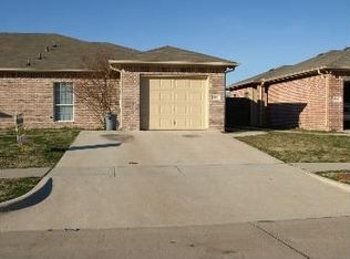 967 Lake Dr, Grand Prairie, TX 75051