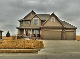 8029 Swallowtail St, Papillion, NE 68046
