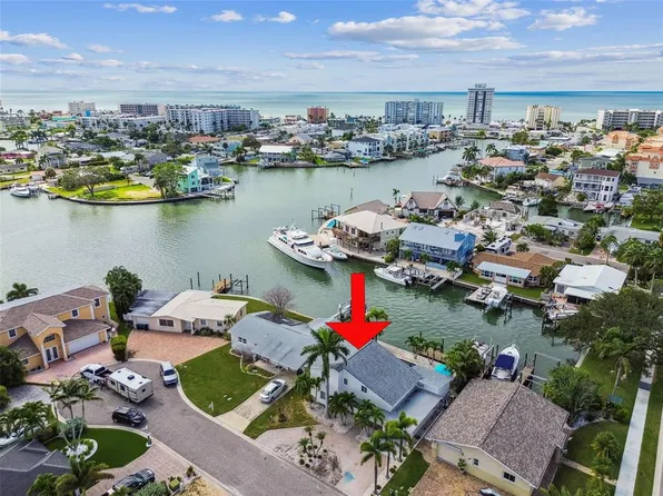 17450 2nd St E, Redington Shores, FL 33708