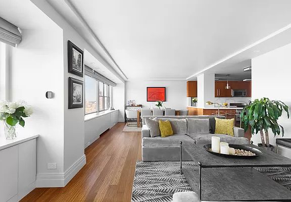 4th image of 15 W 72nd St #28/29A