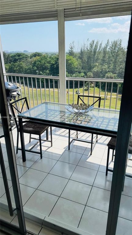 3150 N Palm Aire Dr APT 801, photo 2