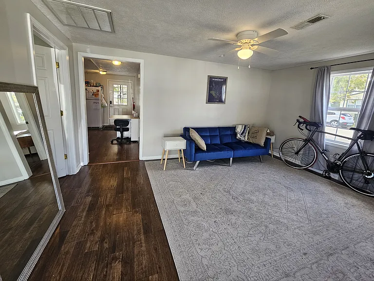 1402 Nun St — Photo 1