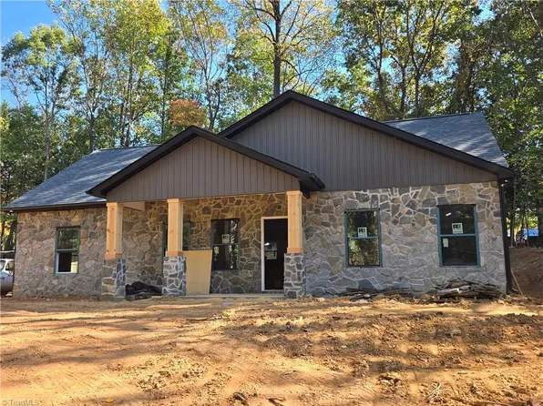 1425 Hannaford Rd, Winston Salem, NC 27103