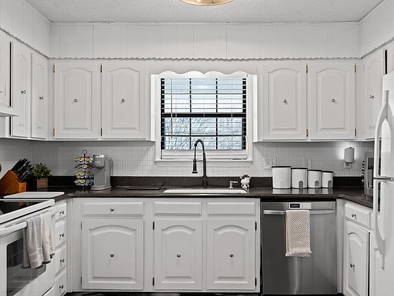 5th image of 1716 Mountain Bay Dr
