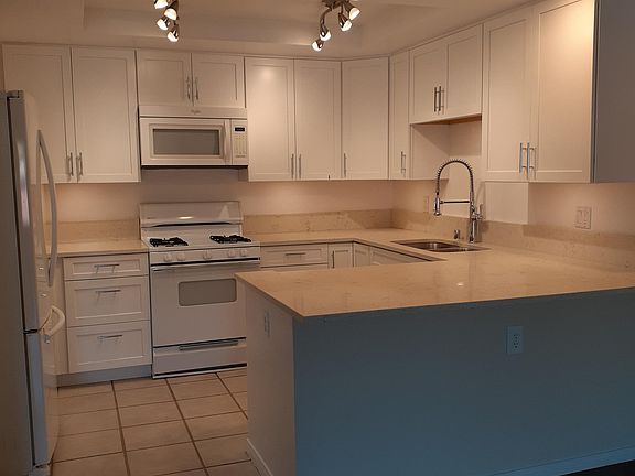 4th image of 9885 Caspi Gardens Dr