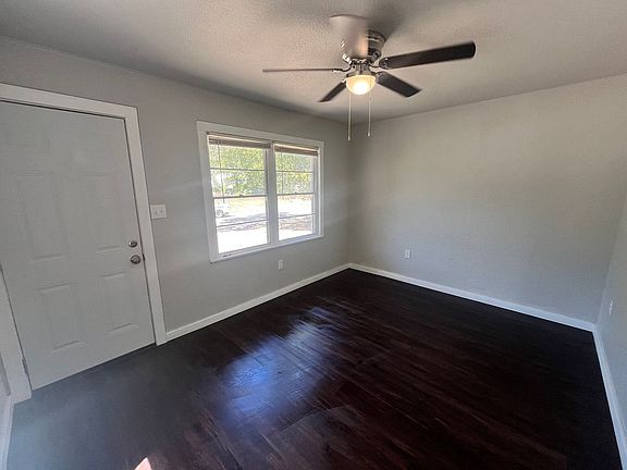 5th image of 910 SW 7th St #2