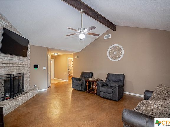 3rd image of 102 Fernwood Cir