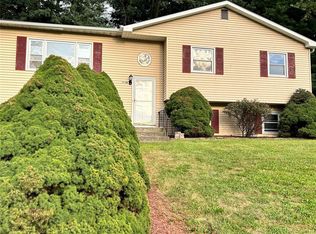 9 Mayfield St, Valley Cottage, NY 10989