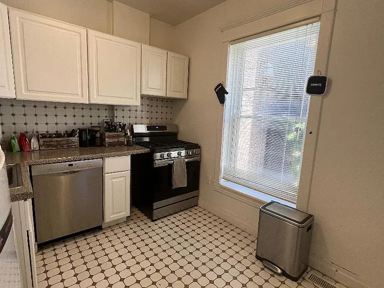 852 W Diversey Pkwy #1R — Photo 8